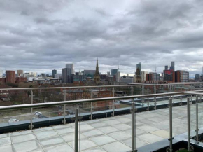 Stunning City views, outside rooftop space